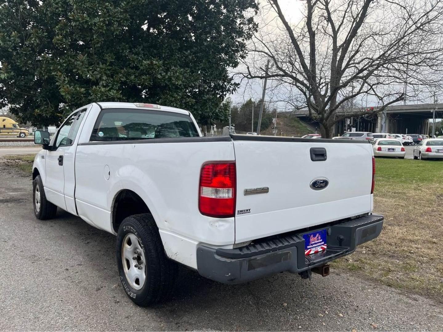 2005 WHITE /Grey Ford F-150 XL (1FTRF12W75N) with an 4.6 V8 engine, Automatic transmission, located at 5700 Curlew Drive, Norfolk, VA, 23502, (757) 455-6330, 36.841885, -76.209412 - Photo#4